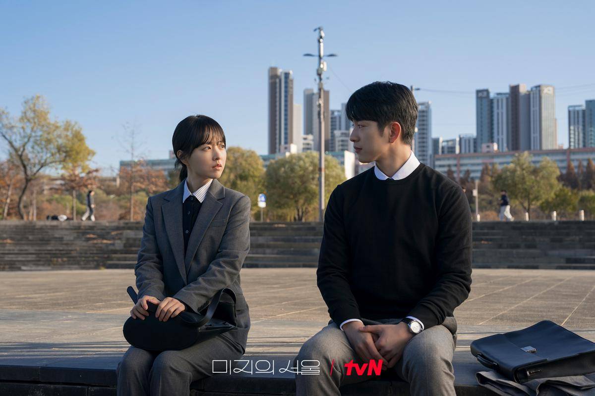 Perlakuan Mi Ji yang baik pada Ho Su setelah lama tak bertemu.. (x.com/CJnDrama)